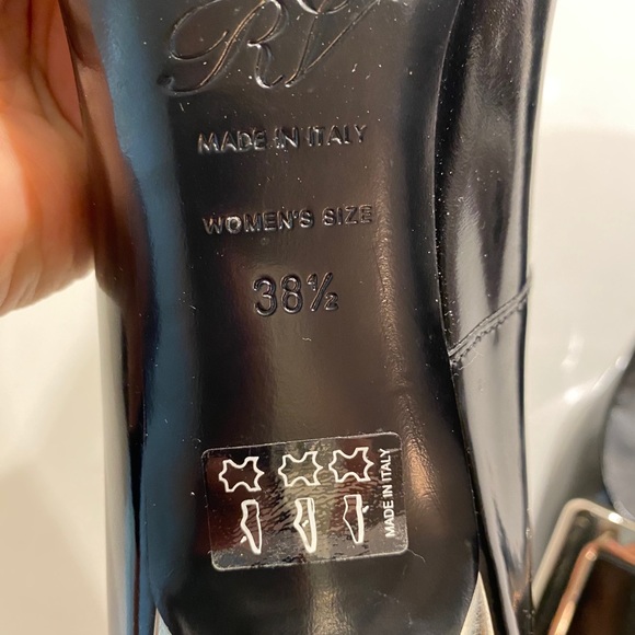 Like NEW Roger Vivier patent leather. Size 8.5/EU 38.5 - Picture 8 of 9